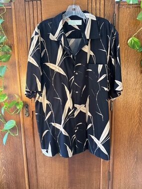 Men’s Black Short Sleeve Button-Down Shirt with Cream Leaf Print